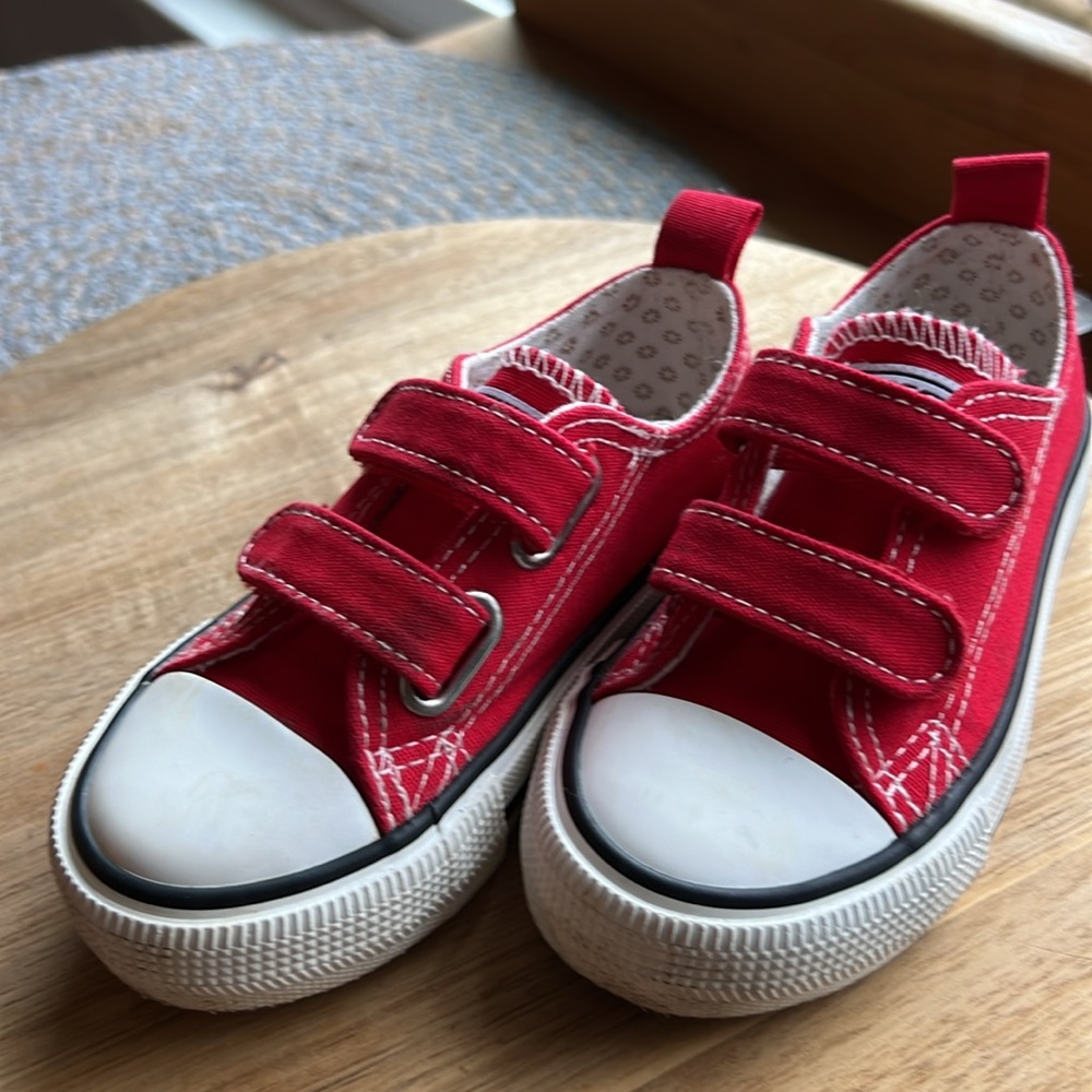 Weestep kids size 7 hook & loop Are in excellent used condition.
